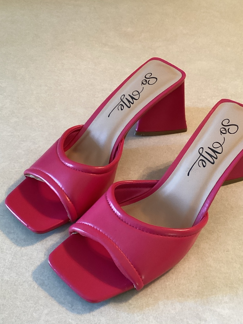 So Me Hot Pink Open-Toe Block Heel Mules, size 10